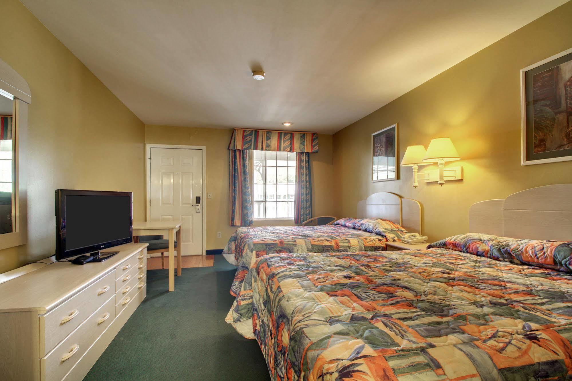 Key West Inn - Childersburg ภายนอก รูปภาพ