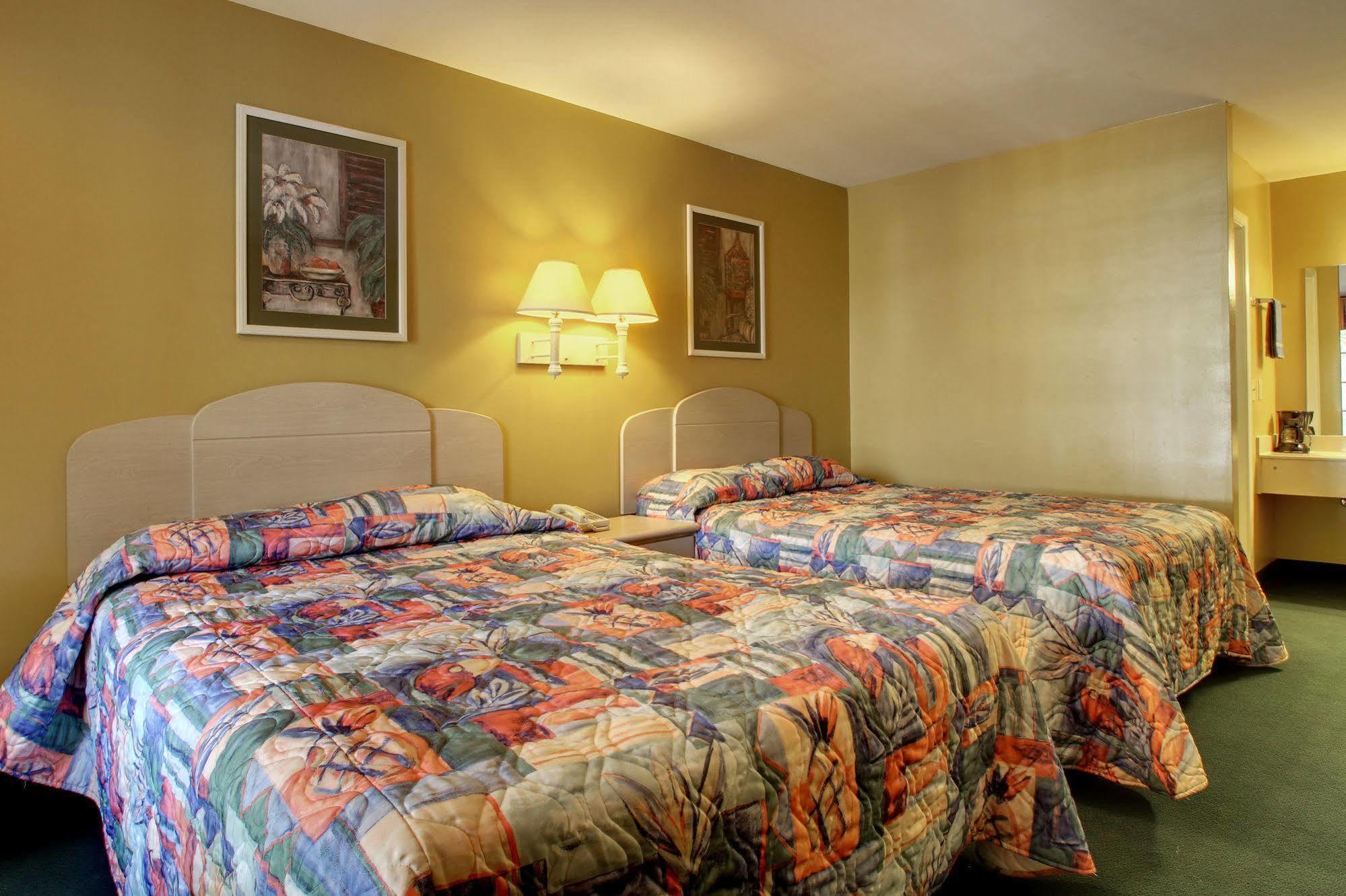 Key West Inn - Childersburg ภายนอก รูปภาพ