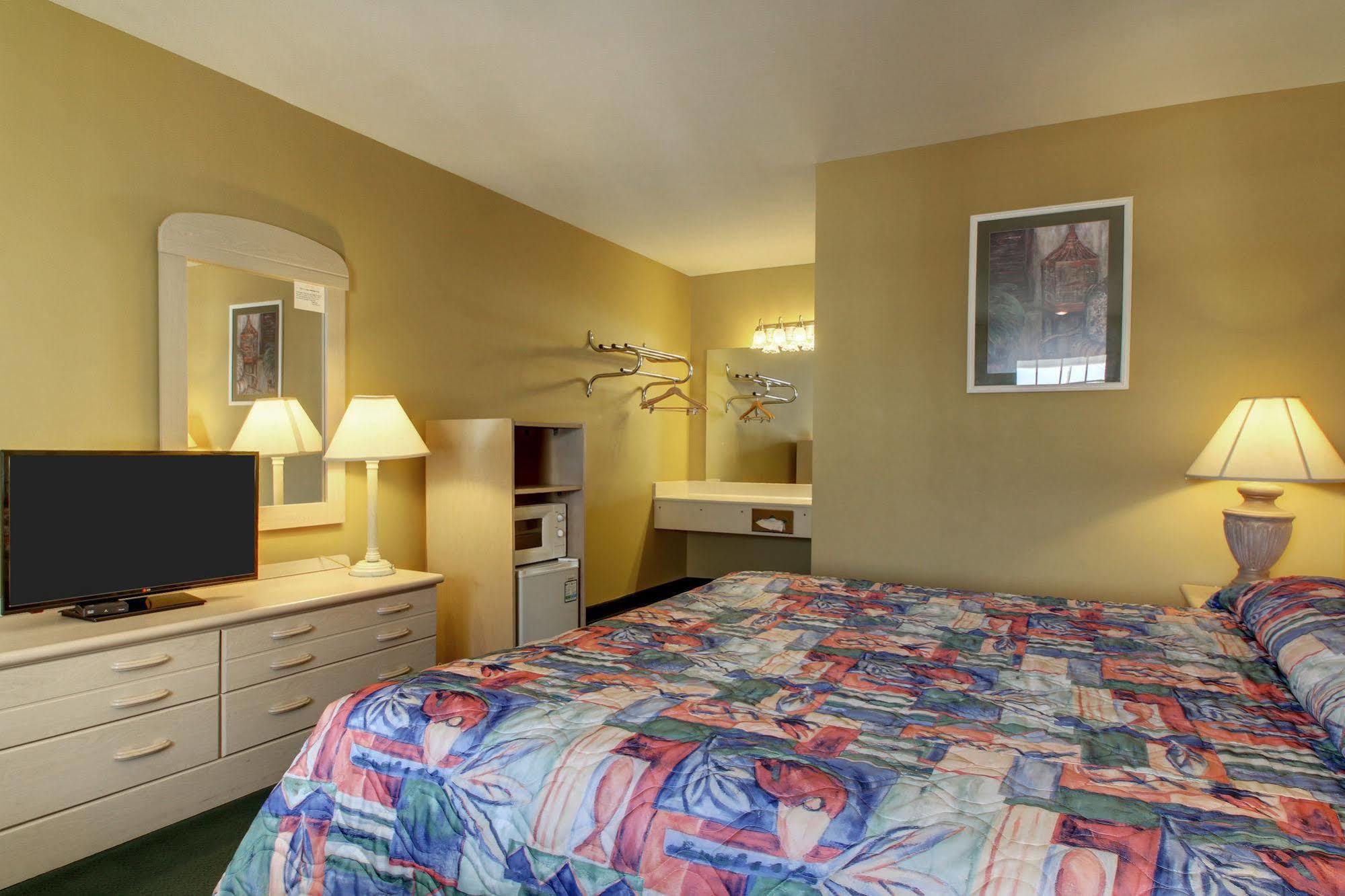 Key West Inn - Childersburg ภายนอก รูปภาพ