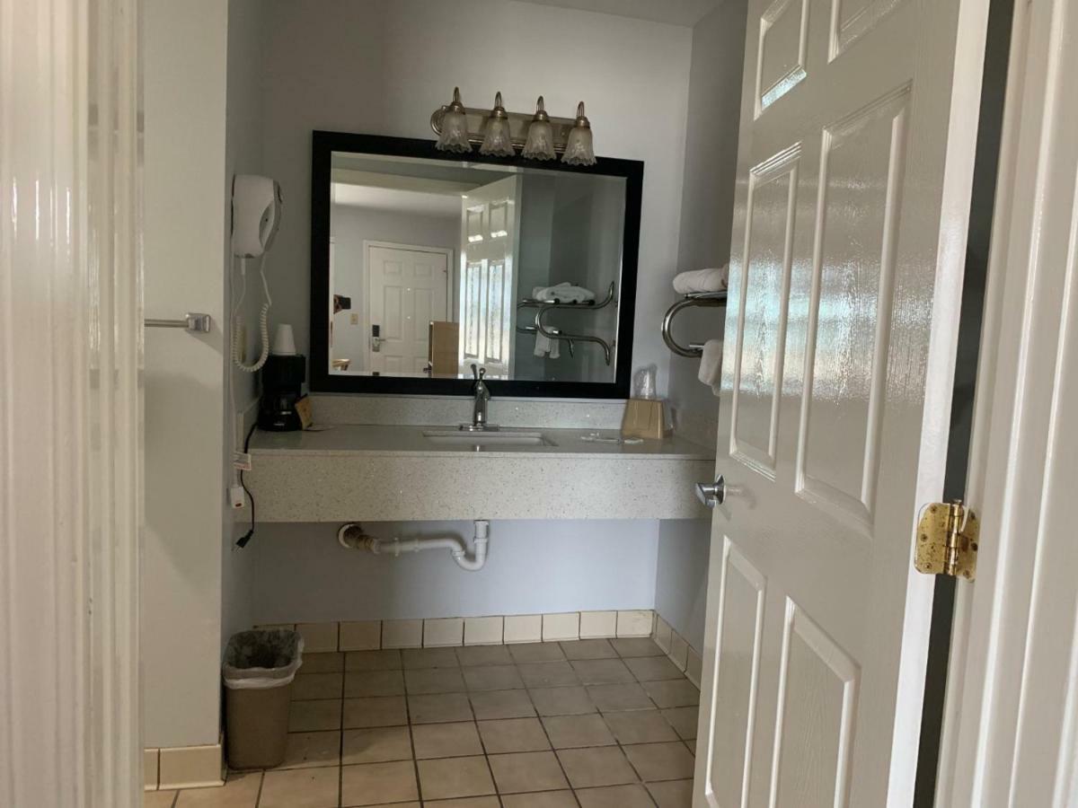 Key West Inn - Childersburg ภายนอก รูปภาพ
